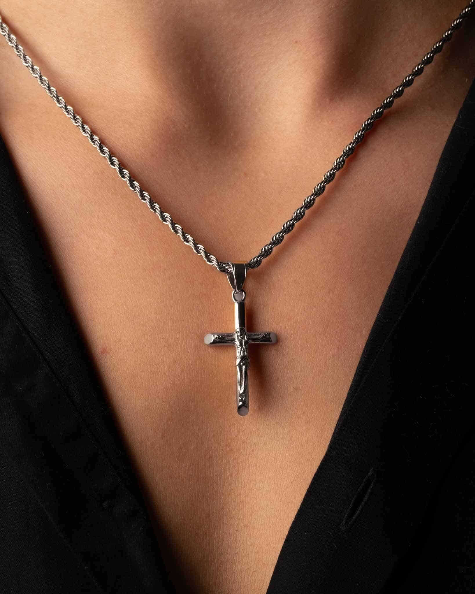 Minimalistiskt korshalsband i silver med kedja