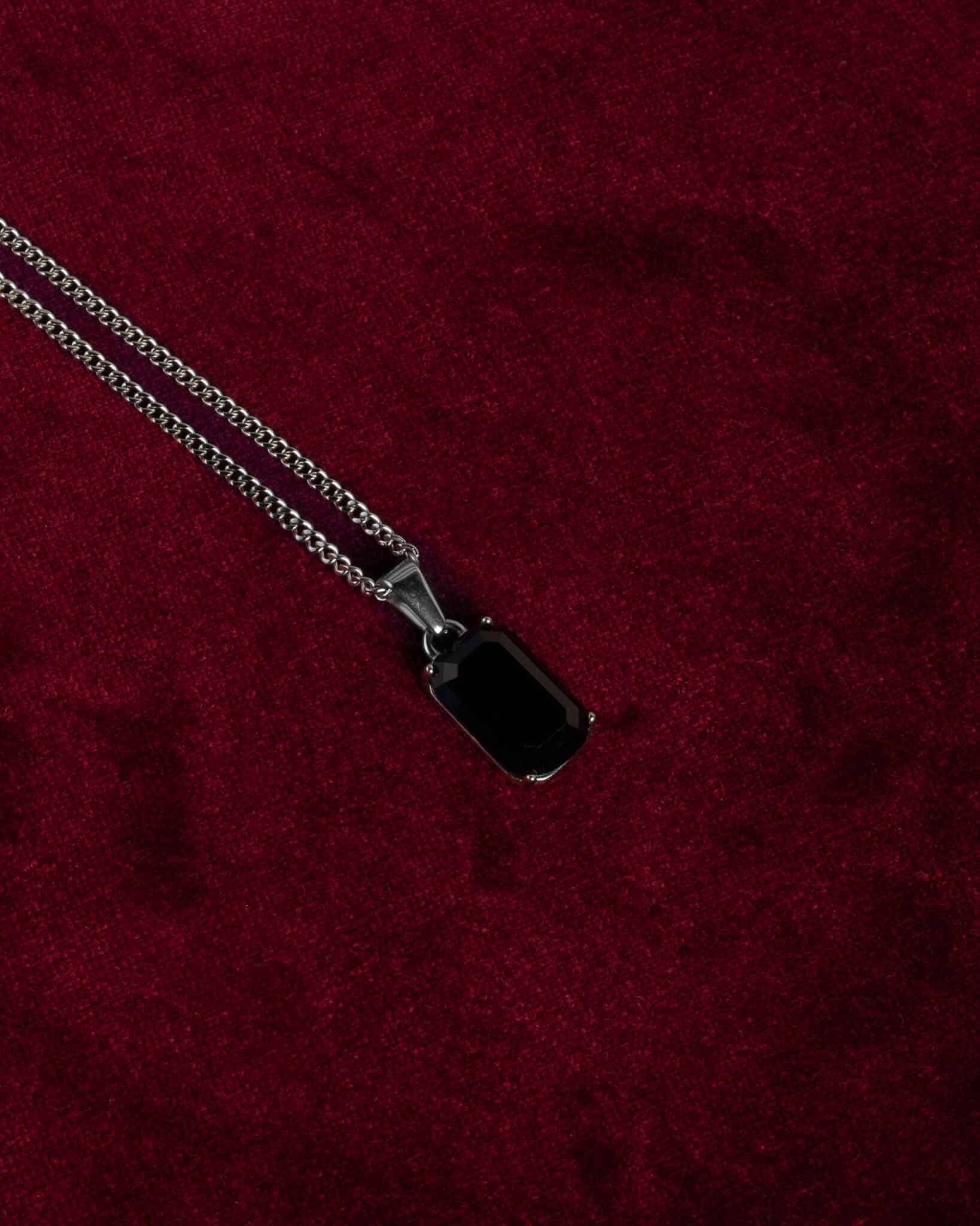 Black onyxsten hängsmycke i silver