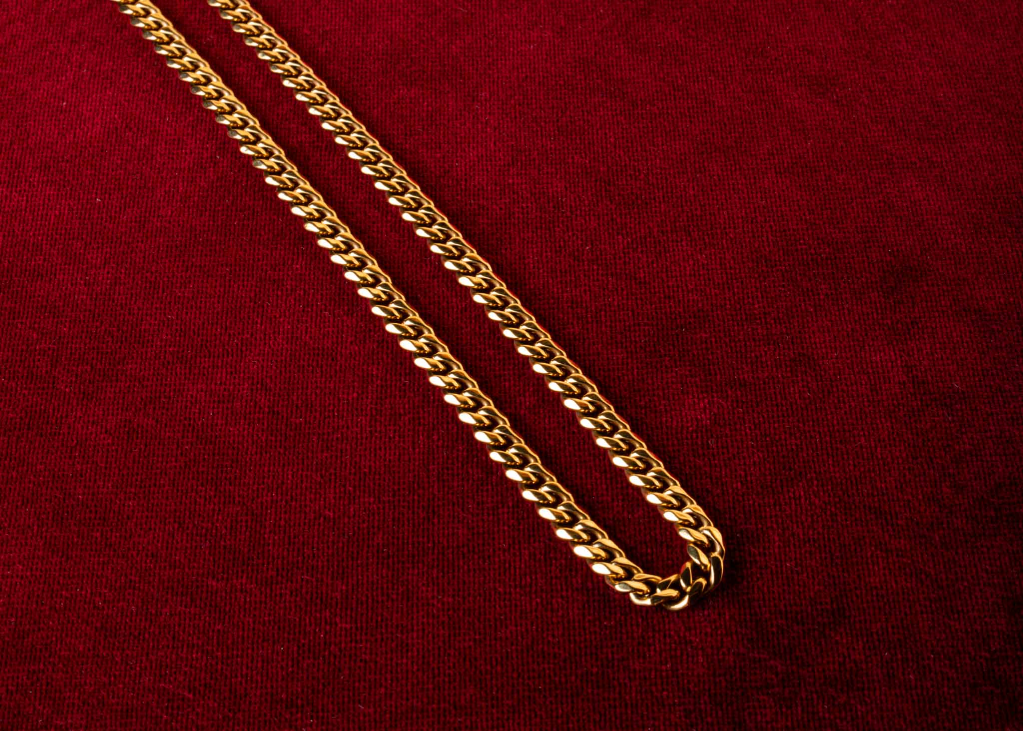 Detalj av 6 mm pansarlänk i 18K guld med polerad yta – Kagami