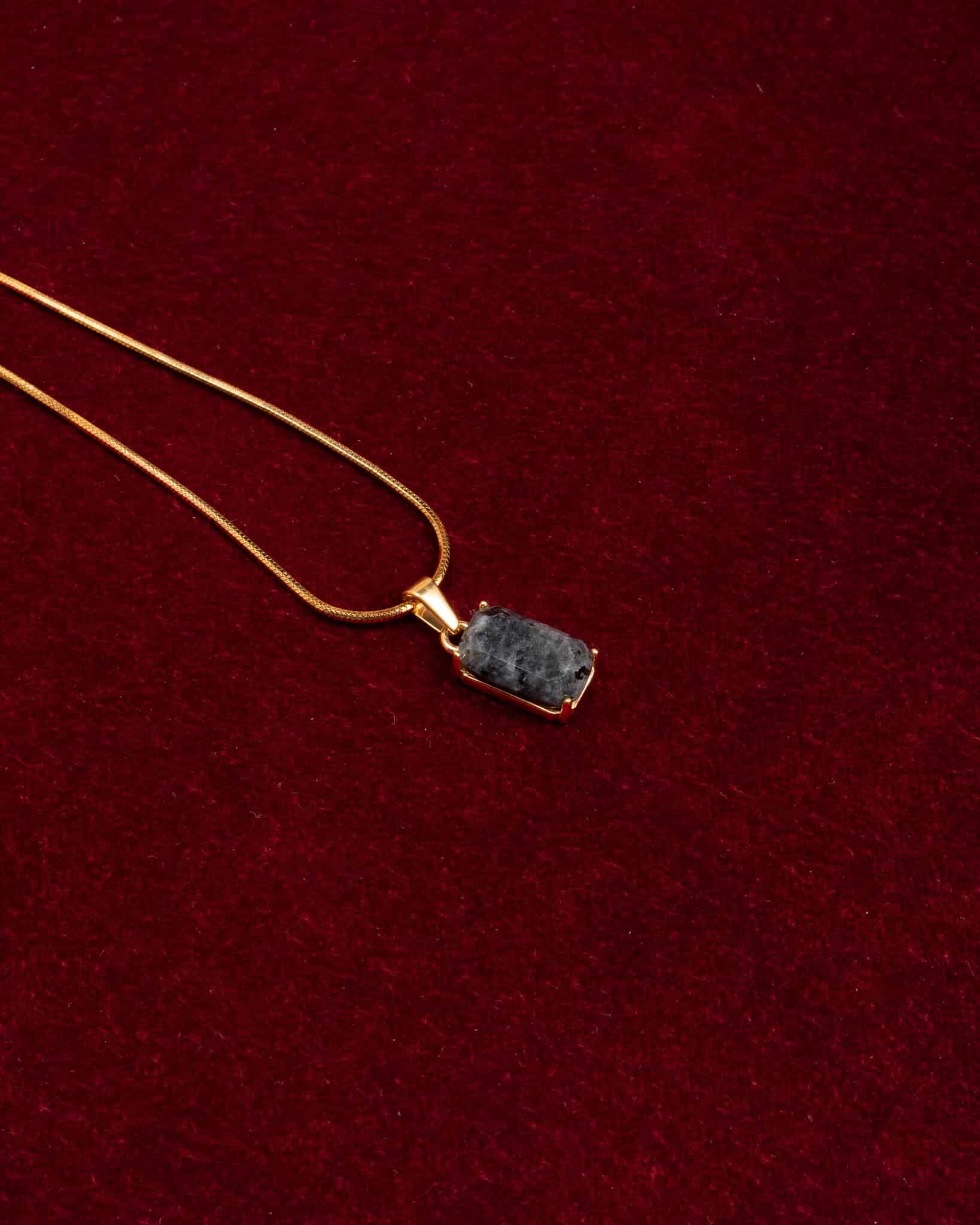 Gemstone marble fade guldhalsband från KAGAMI