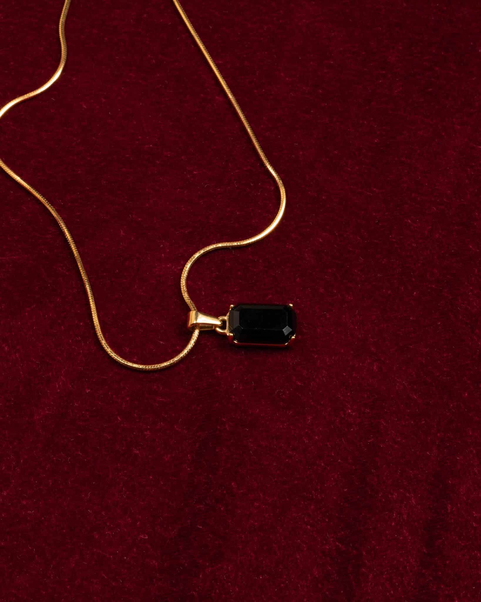 Gemstone Black Onyx snake guldhalsband från KAGAMI