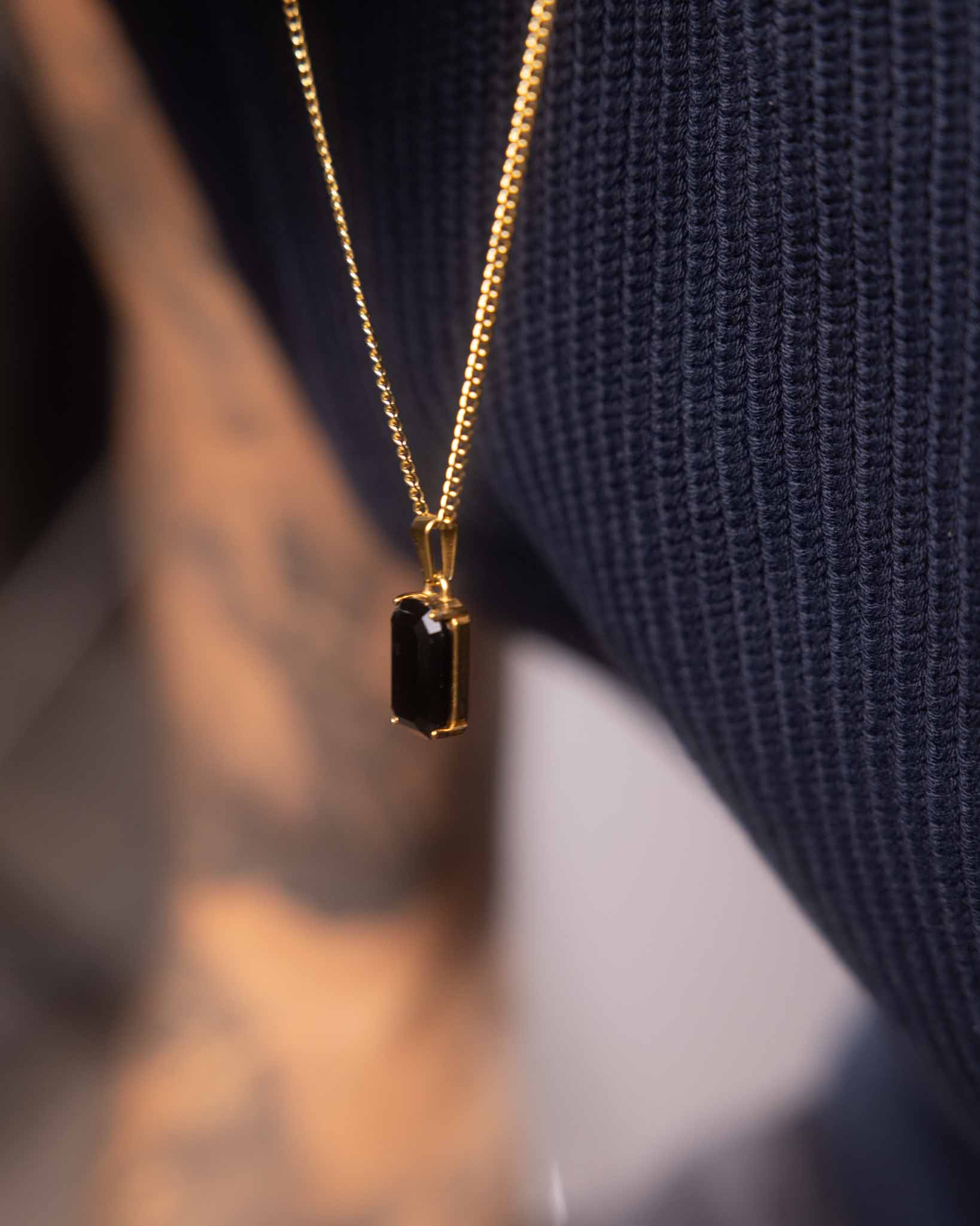 Guldhalsband - 18k guldpläterad med svart onyx hänge