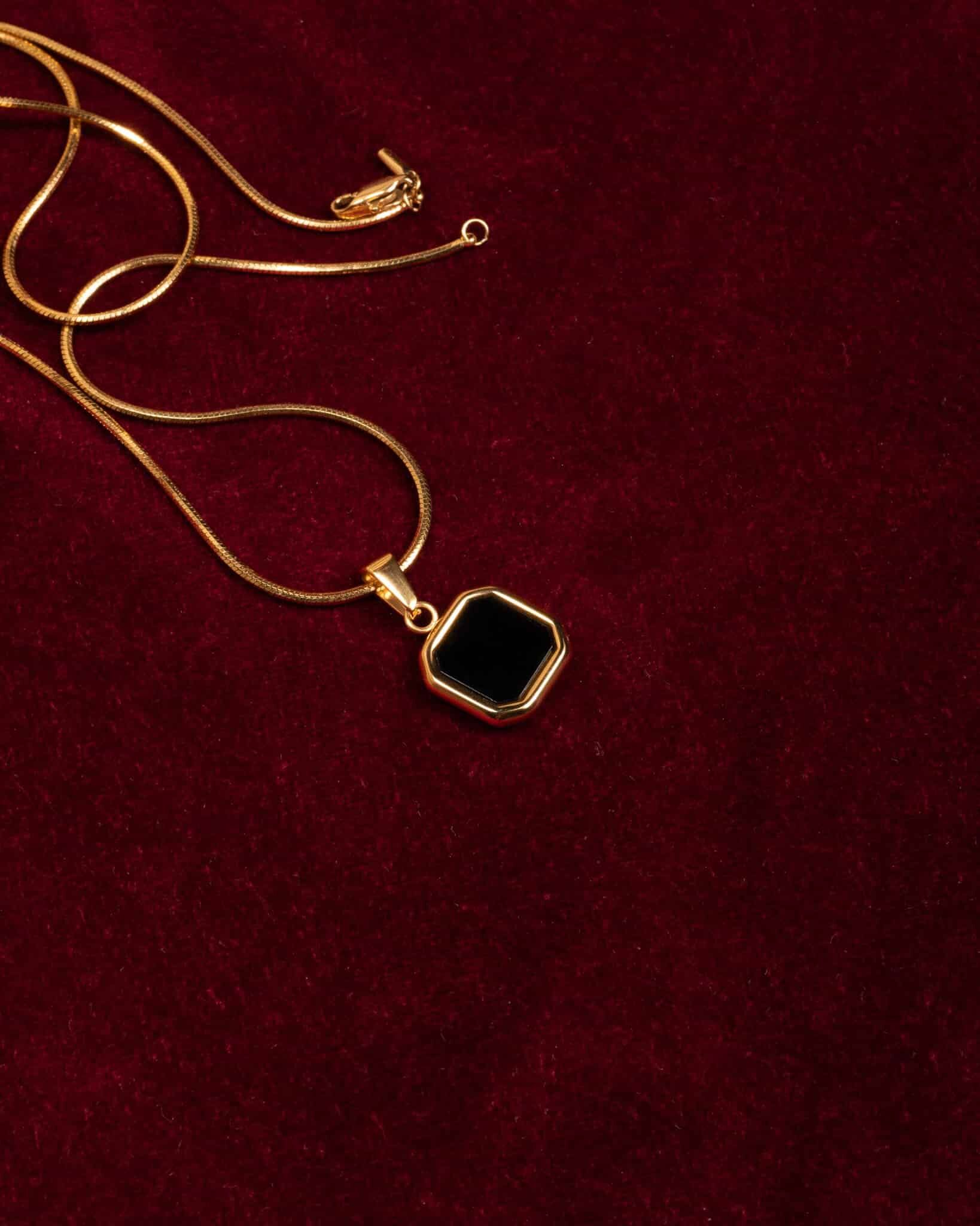 Gemstone black onyx S snake guldhalsband från KAGAMI
