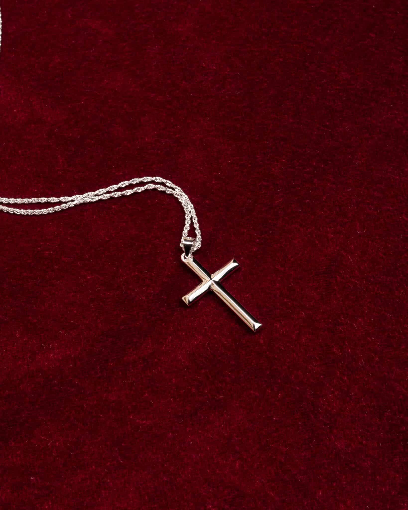 s925 - korshalsband silver M, ett stilrent kors i äkta silver från kagami